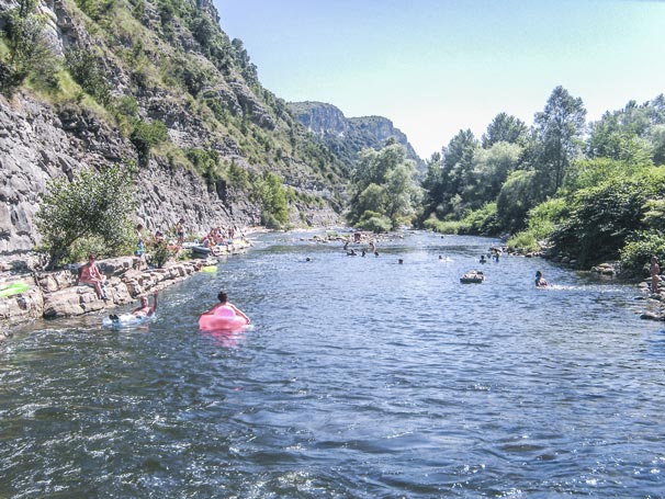 camping by the sea in the Ardèche