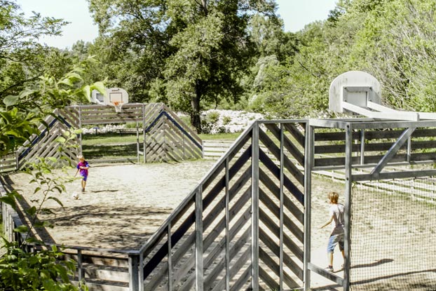 terrain de sport camping ardèche