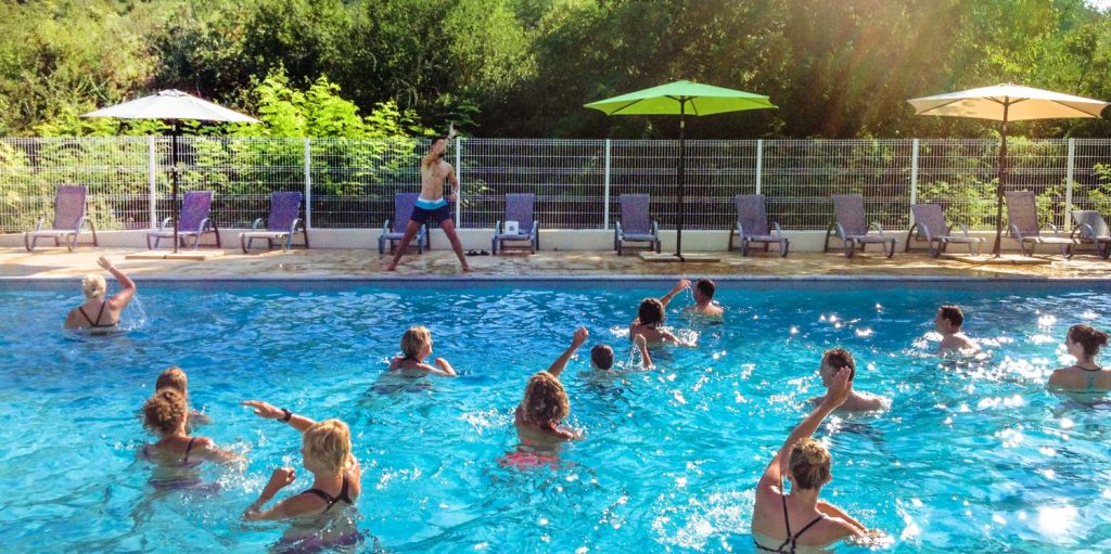 Heated swimming pool in Ardèche campsite