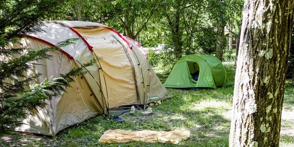 emplacement camping plan d'eau